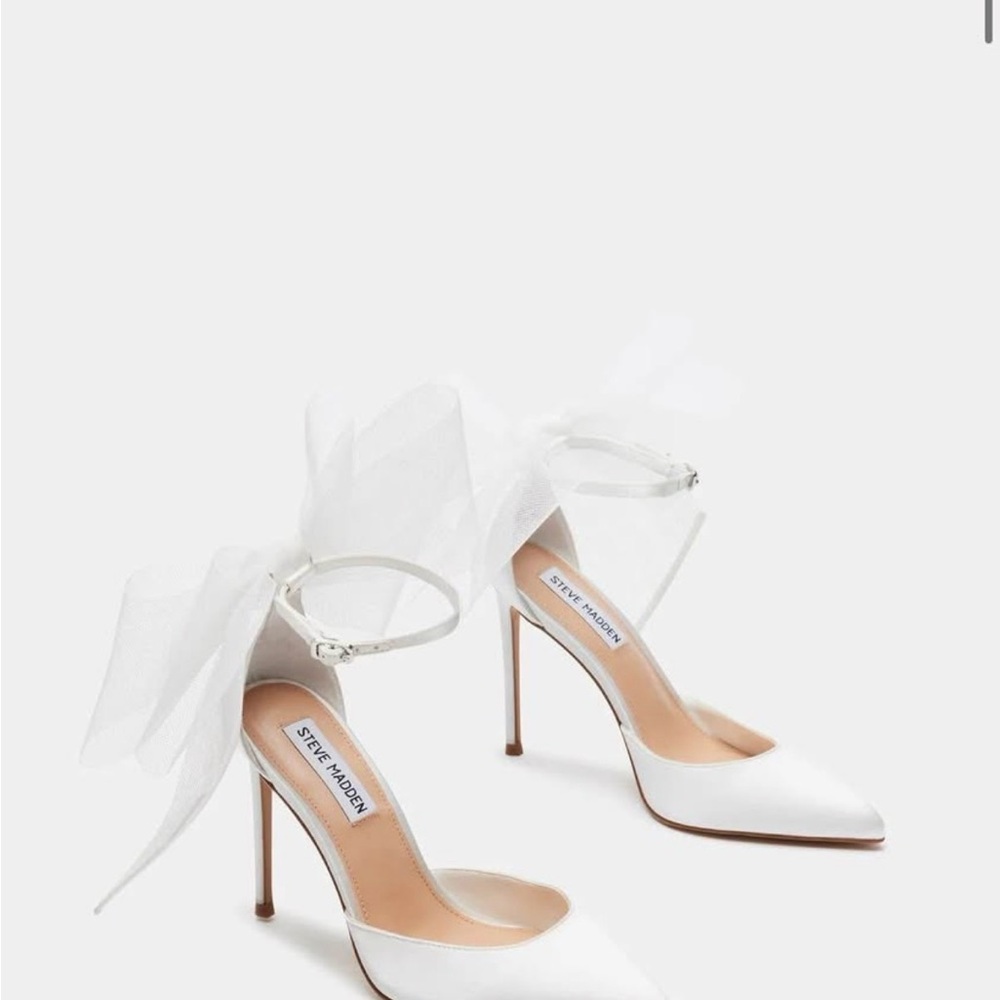 Steve Madden White Bridal heel with Bow